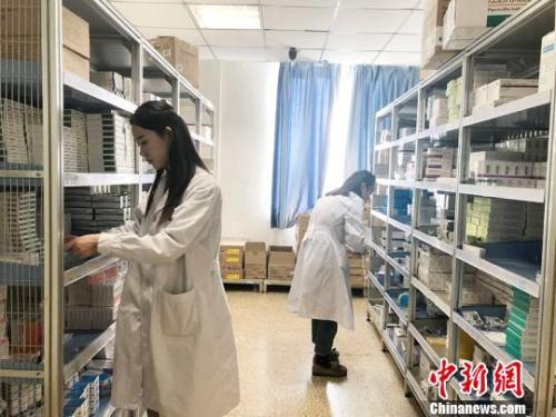 卫健委：严肃查处原料药垄断 解决药品短缺问题